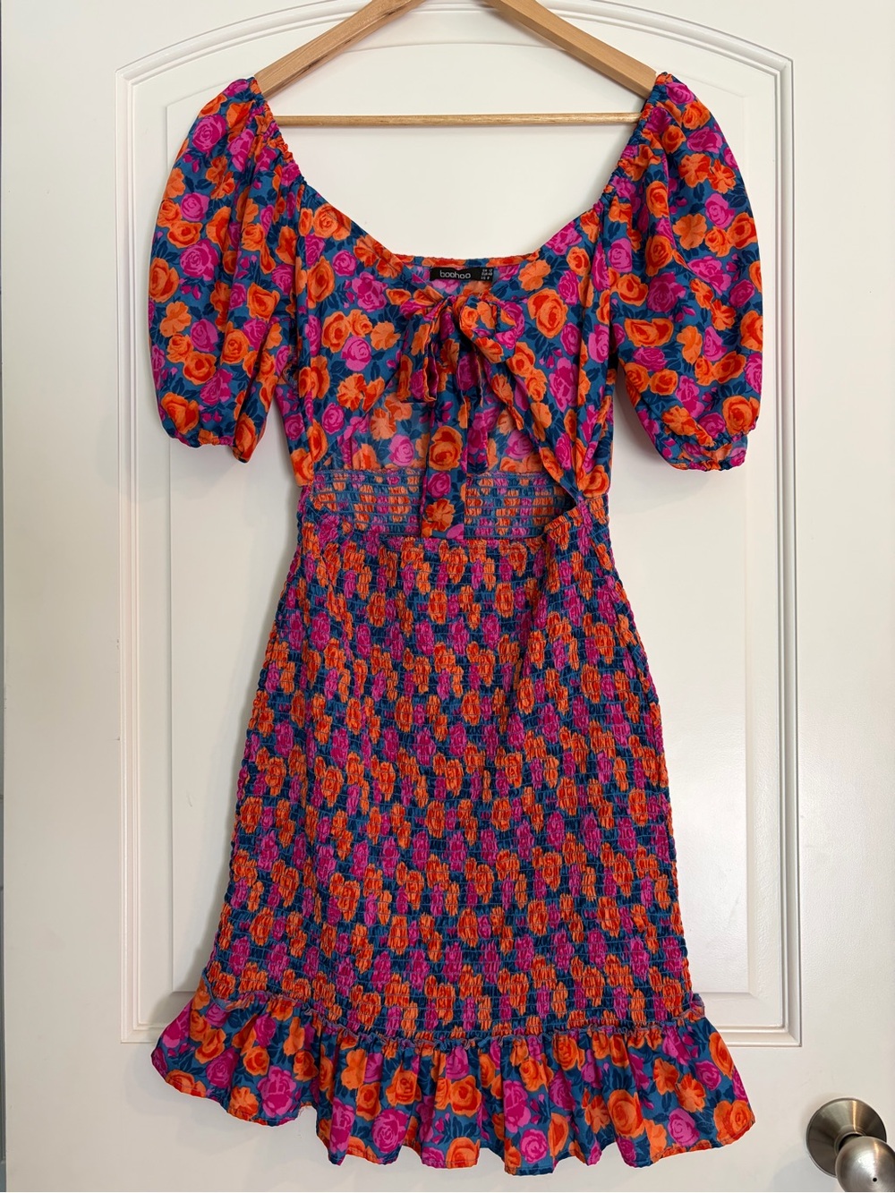 Boohoo floral puff-sleeve mini dress Flirty cut-out tie front ruffle hem size 8